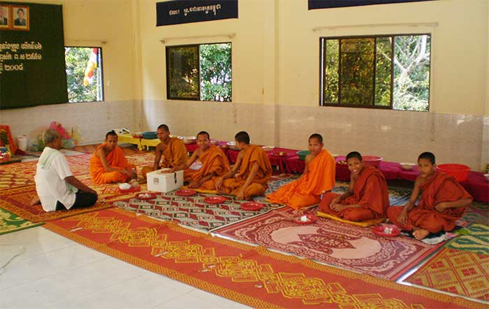 Wat Kraom.  Pchum Ben 2009.  Buddhist Temple in SihanoukVille, Cambodia.