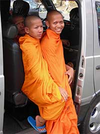 chinese buddhist funeral in sihanoukville, cambodia.  going to wat kraom.