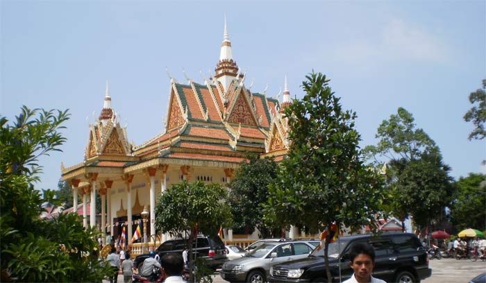 Wat Kraom.  Khmer New Year 2009.  Buddhist Temple in SihanoukVille, Cambodia.