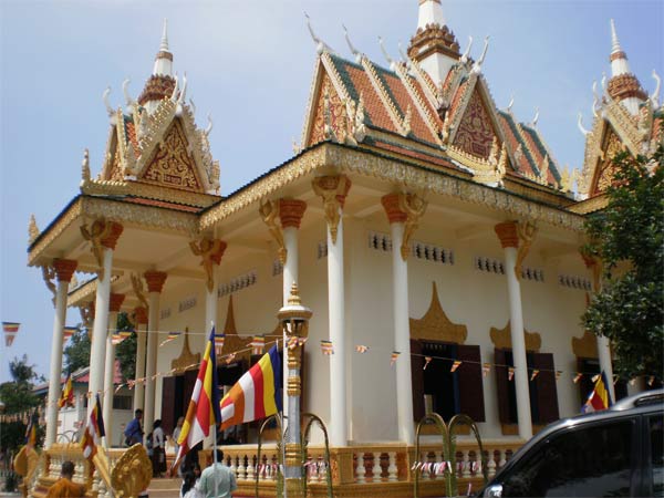 Wat Kraom.  Khmer New Year 2009.  Buddhist Temple in SihanoukVille, Cambodia.