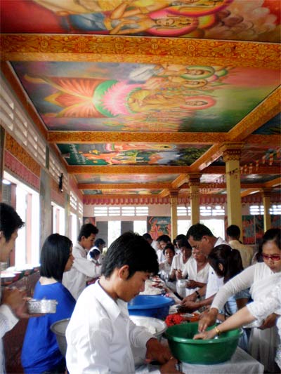 Wat Kraom.  Khmer New Year 2009.  Buddhist Temple in SihanoukVille, Cambodia.