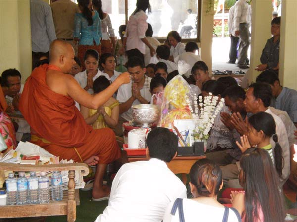 Wat Kraom.  Khmer New Year 2009.  Buddhist Temple in SihanoukVille, Cambodia.