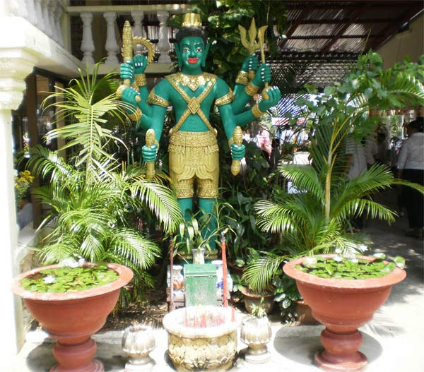 Wat Kraom.  Khmer New Year 2009.  Buddhist Temple in SihanoukVille, Cambodia.