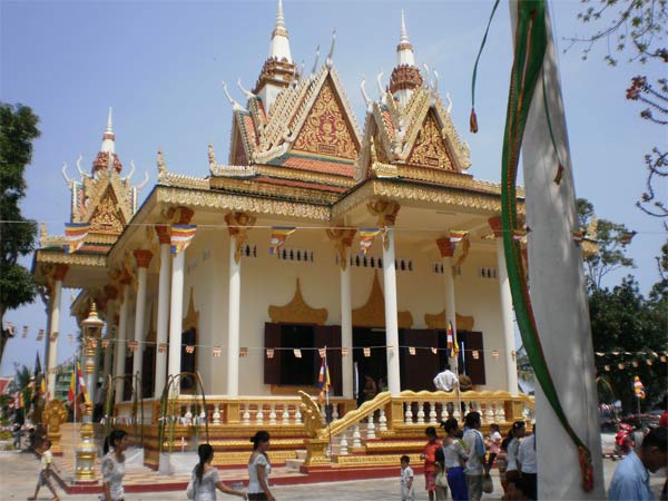 Wat Kraom.  Khmer New Year 2009.  Buddhist Temple in SihanoukVille, Cambodia.