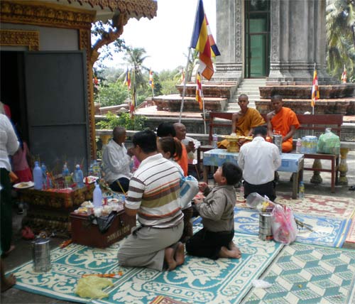 Wat Kraom.  Khmer New Year 2009.  Buddhist Temple in SihanoukVille, Cambodia.