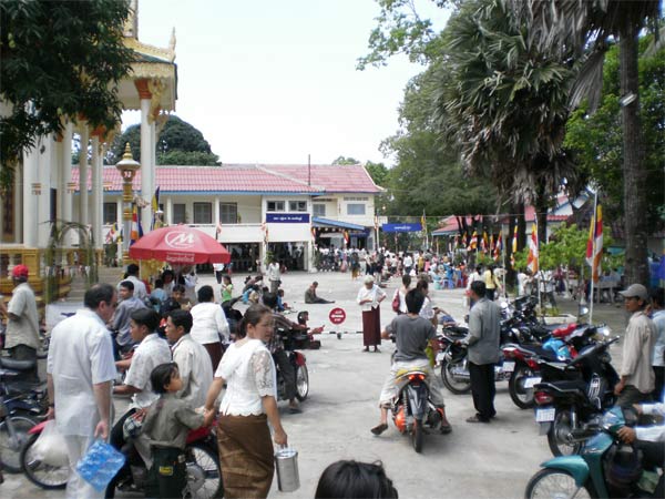 Wat Kraom.  Khmer New Year 2009.  Buddhist Temple in SihanoukVille, Cambodia.